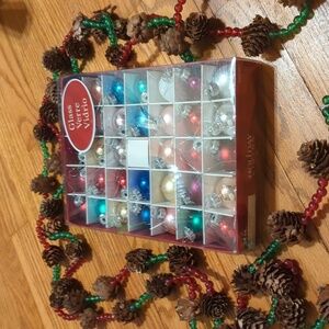 Small Christmas balls and small pine cone garland